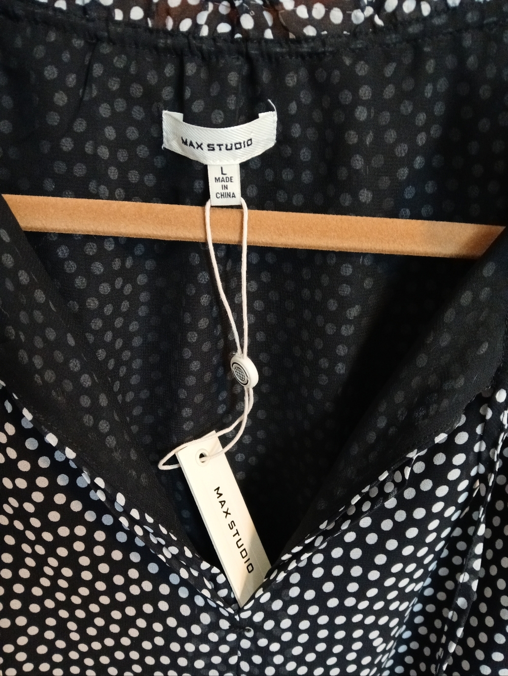Max Studio Black and White Polka Dot Sleeveless V-Neck Top /Size : L - Picture 2 of 9
